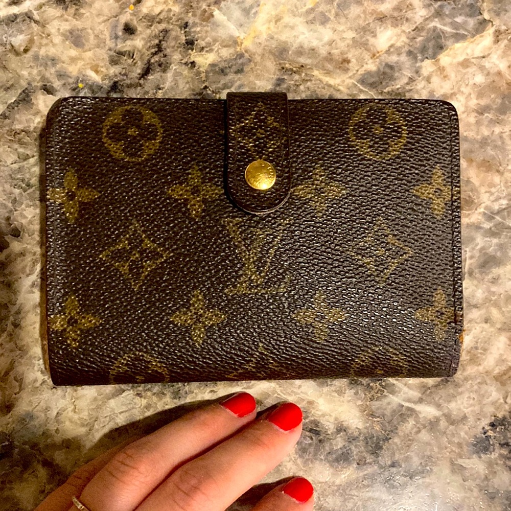 LV kisslock wallet